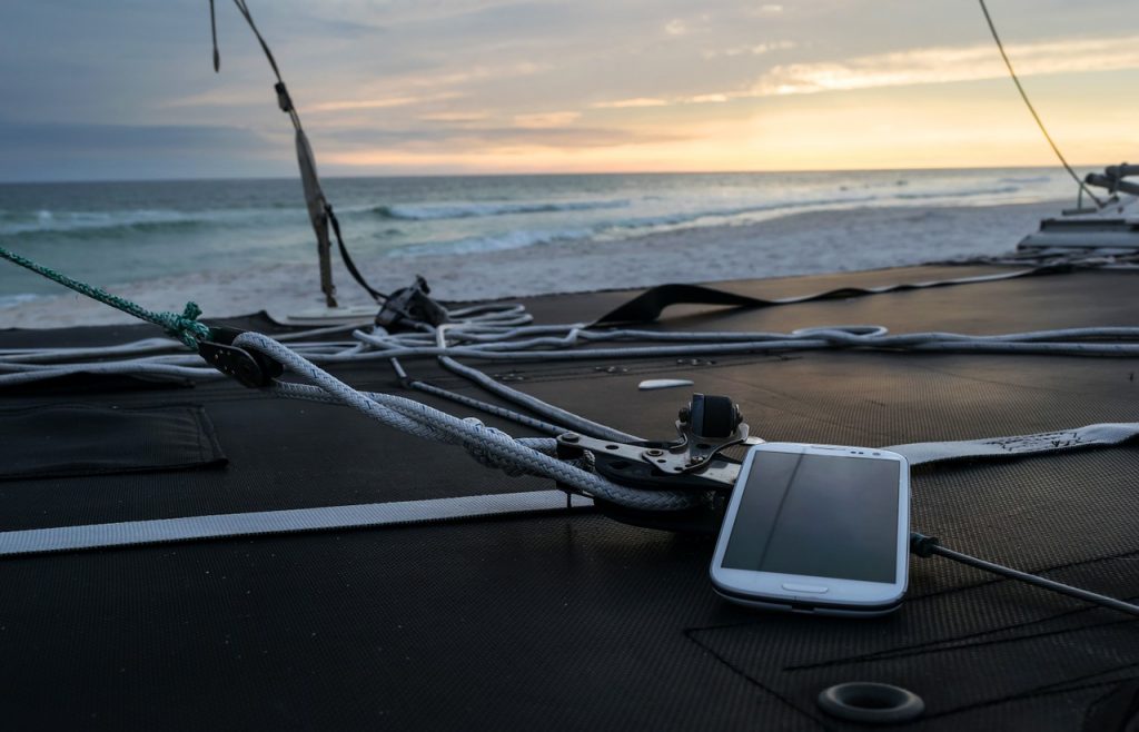 Inmarsat Isathub satelliittimodeemi