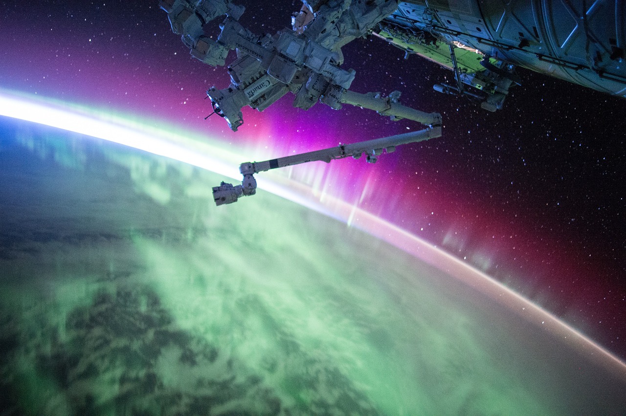 Satelliitti maan yllä
